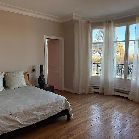 View On Eiffel Tower Seine And Main Monuments * París