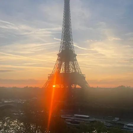 View On Eiffel Tower Seine And Main Monuments * Παρίσι