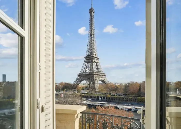 View On Eiffel Tower Seine And Main Monuments Apartamento *