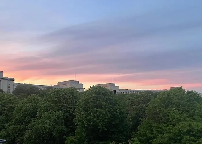 View On Eiffel Tower Seine And Main Monuments * Parijs