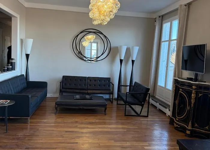 View On Eiffel Tower Seine And Main Monuments Appartement