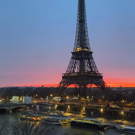View On Eiffel Tower Seine And Main Monuments Apartmán *