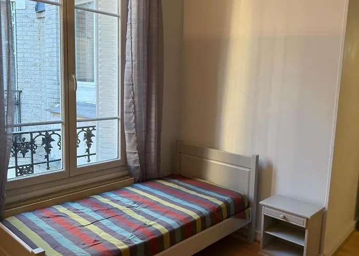 View On Eiffel Tower Seine&main Monuments Apartment